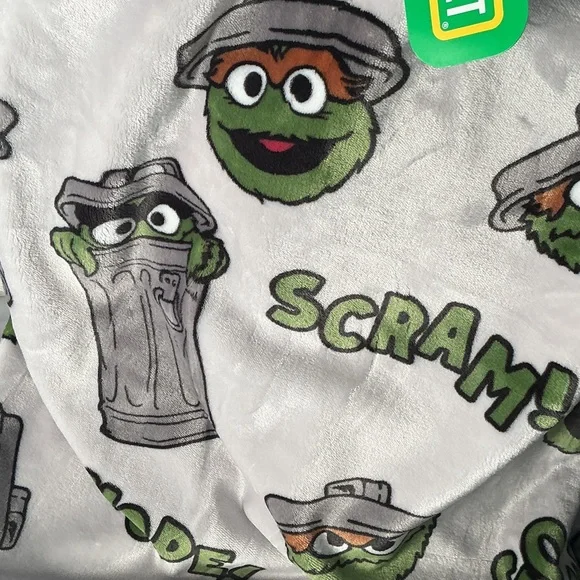 Sesame Street Gray and Green Oscar The Grouch Plush Throw Blanket - Picture 3 of 5